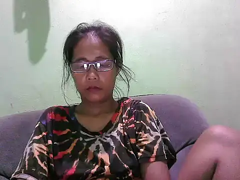 HotLadyPinay32 online show from 04/08/26, 12:39