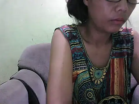HotLadyPinay32 online show from 04/20/26, 09:38