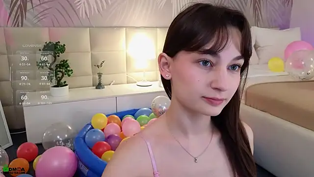 LolaPrise online show from 12/03/25, 01:39