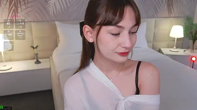 Snapshot of LolaPrise chatting on 09/28/25, 01:34 LolaPrise online show from 09/28/25, 01:34
