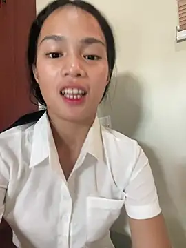 Snapshot of PrettySlimPinay19 chatting on 07/07/26, 05:43 PrettySlimPinay19 online show from 07/07/26, 05:43