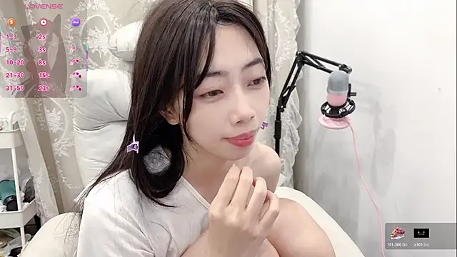 tuantuanle online show from 12/21/25, 07:04