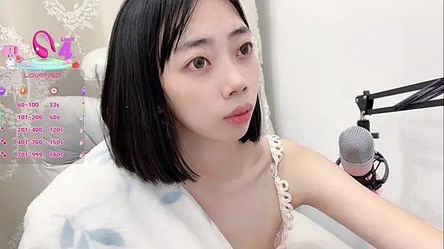 Snapshot of tuantuanle chatting on 10/12/25, 02:51 tuantuanle online show from 10/12/25, 02:51