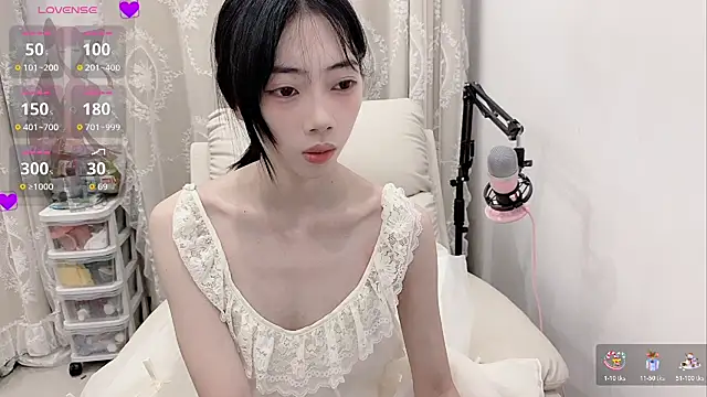 tuantuanle online show from 04/12/26, 03:04