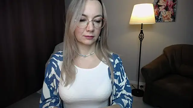 Snapshot of Ava_Elior chatting on 10/19/25, 05:54 Ava Elior online show from 10/19/25, 05:54