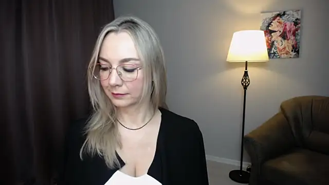 Snapshot of Ava_Elior chatting on 11/28/25, 10:15 Ava Elior online show from 11/28/25, 10:15