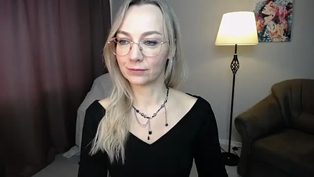 Snapshot of Ava_Elior chatting on 10/11/25, 09:43 Ava Elior online show from 10/11/25, 09:43