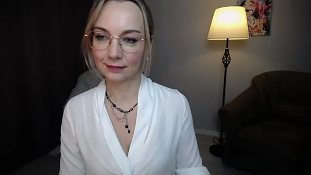 Snapshot of Ava_Elior chatting on 10/20/25, 10:05 Ava Elior online show from 10/20/25, 10:05