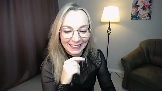 Snapshot of Ava_Elior chatting on 12/14/25, 08:09 Ava Elior online show from 12/14/25, 08:09