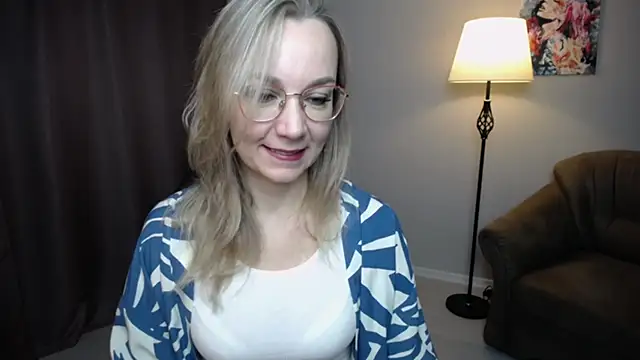 Snapshot of Ava_Elior chatting on 12/05/25, 06:12 Ava Elior online show from 12/05/25, 06:12