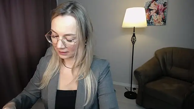 Snapshot of Ava_Elior chatting on 10/14/25, 09:43 Ava Elior online show from 10/14/25, 09:43