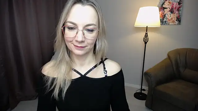 Snapshot of Ava_Elior chatting on 11/09/25, 05:44 Ava Elior online show from 11/09/25, 05:44