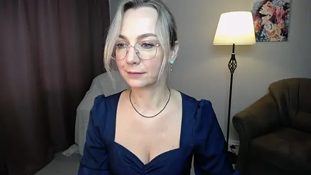 Snapshot of Ava_Elior chatting on 10/10/25, 09:43 Ava Elior online show from 10/10/25, 09:43