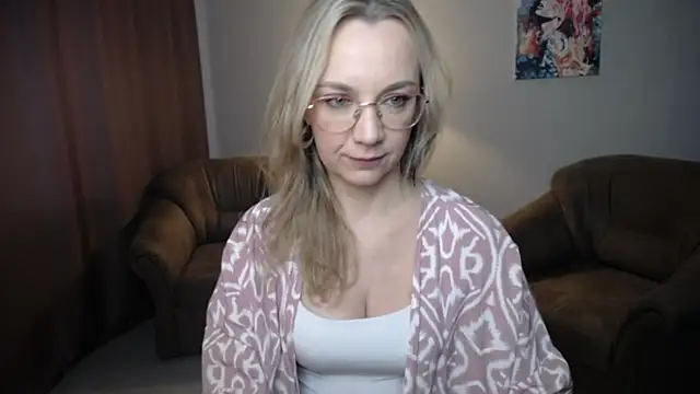 Snapshot of Ava_Elior chatting on 07/17/26, 12:02 Ava Elior online show from 07/17/26, 12:02