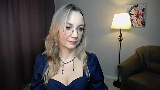 Snapshot of Ava_Elior chatting on 10/24/25, 10:03 Ava Elior online show from 10/24/25, 10:03