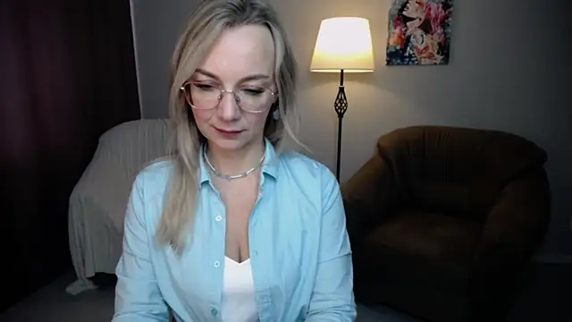 Snapshot of Ava_Elior chatting on 09/17/25, 09:44 Ava Elior online show from 09/17/25, 09:44