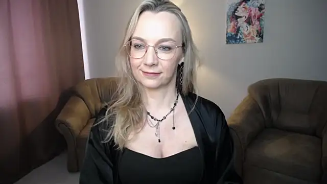 Snapshot of Ava_Elior chatting on 07/07/26, 12:20 Ava Elior online show from 07/07/26, 12:20