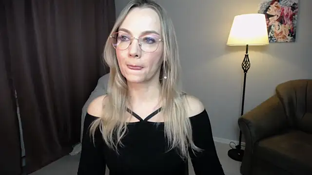 Snapshot of Ava_Elior chatting on 10/26/25, 12:16 Ava Elior online show from 10/26/25, 12:16