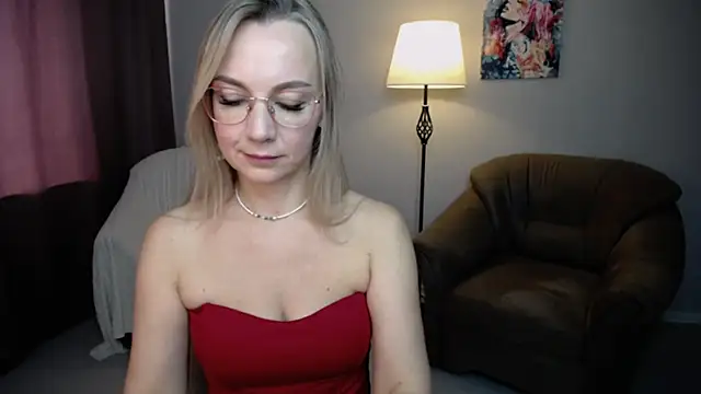 Snapshot of Ava_Elior chatting on 09/24/25, 10:44 Ava Elior online show from 09/24/25, 10:44