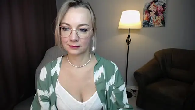 Snapshot of Ava_Elior chatting on 10/05/25, 05:20 Ava Elior online show from 10/05/25, 05:20