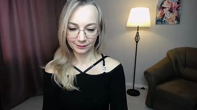 Snapshot of Ava_Elior chatting on 11/15/25, 10:19 Ava Elior online show from 11/15/25, 10:19