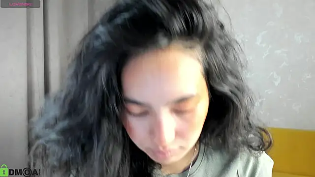 FlirtyAura online show from 12/15/25, 03:45