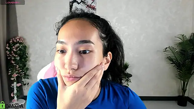 Snapshot of FlirtyAura chatting on 09/22/25, 03:45 FlirtyAura online show from 09/22/25, 03:45