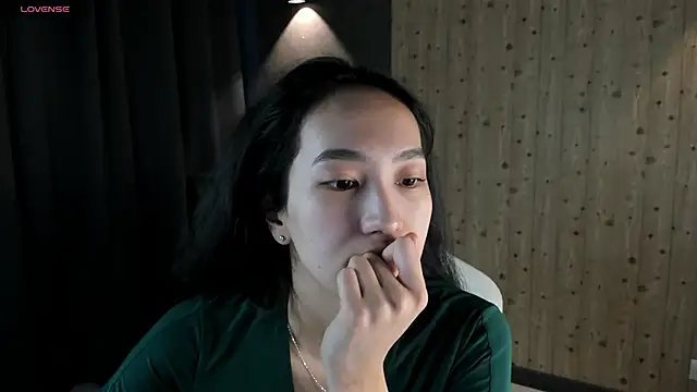 FlirtyAura online show from 04/17/26, 03:53