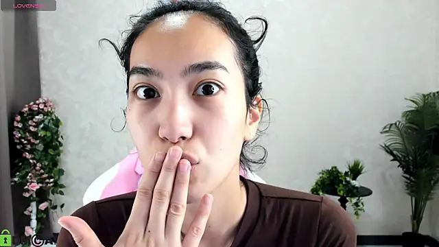 FlirtyAura online show from 10/24/25, 01:48