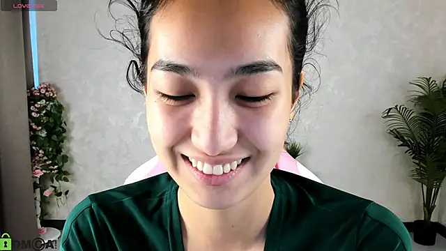 Snapshot of FlirtyAura chatting on 09/26/25, 03:46 FlirtyAura online show from 09/26/25, 03:46