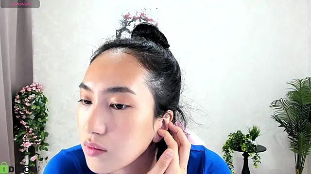 FlirtyAura online show from 10/23/25, 02:43