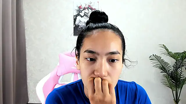 FlirtyAura online show from 11/11/25, 02:50