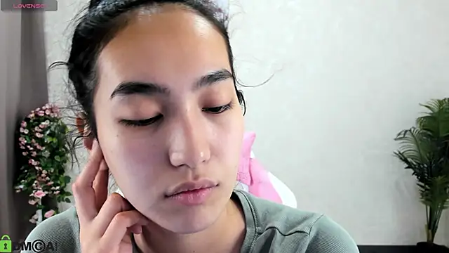 FlirtyAura online show from 10/28/25, 03:18