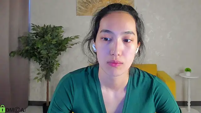 FlirtyAura online show from 04/07/26, 03:30