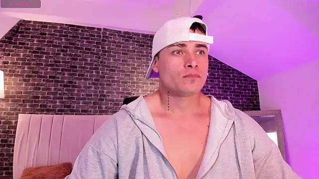 connorsmiith online show from 02/05/26, 07:32