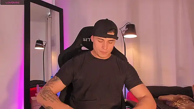 Snapshot of connorsmiith chatting on 06/23/26, 02:37 connorsmiith online show from 06/23/26, 02:37