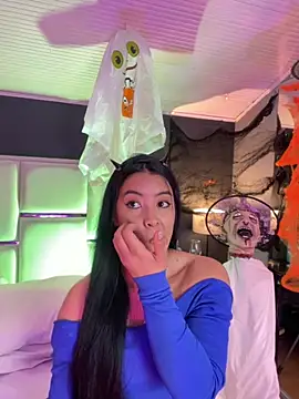 BellaFernandez   online show from 10/30/25, 01:53