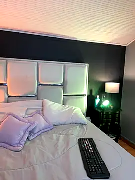 BellaFernandez   online show from 11/11/25, 12:11