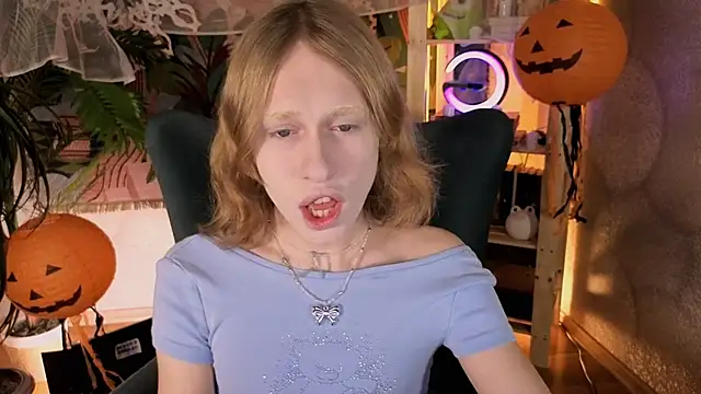 BarbieRichy online show from 10/31/25, 05:26