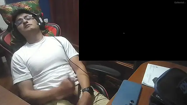 Snapshot of SVGUSSV chatting on 11/30/25, 12:44 SVGUSSV online show from 11/30/25, 12:44