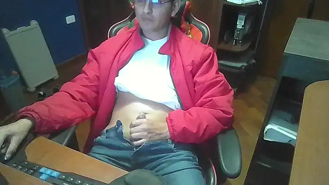 Snapshot of SVGUSSV chatting on 12/19/25, 04:05 SVGUSSV online show from 12/19/25, 04:05