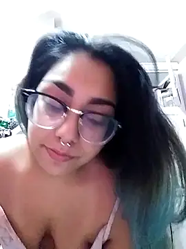 Snapshot of Lovelyrainn chatting on 09/19/25, 02:37 Lovelyrainn online show from 09/19/25, 02:37