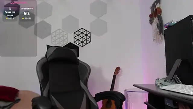 Susanahendrix online show from 05/19/26, 06:15
