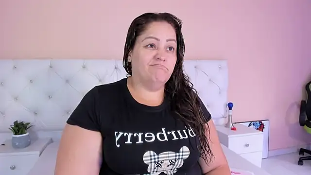 Snapshot of katte_landerr chatting on 11/13/25, 12:53 katte landerr online show from 11/13/25, 12:53