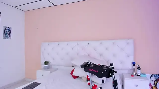 Snapshot of katte_landerr chatting on 12/05/25, 01:21 katte landerr online show from 12/05/25, 01:21