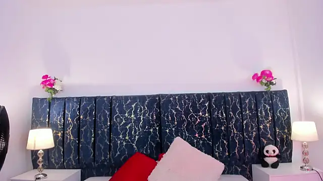 Snapshot of katte_landerr chatting on 04/26/26, 01:41 katte landerr online show from 04/26/26, 01:41