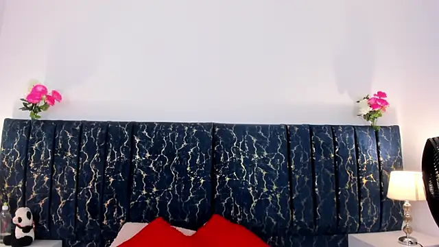 Snapshot of katte_landerr chatting on 05/28/26, 01:17 katte landerr online show from 05/28/26, 01:17