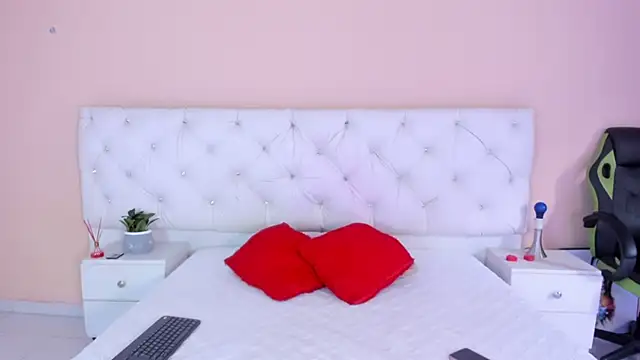 Snapshot of katte_landerr chatting on 10/06/25, 01:23 katte landerr online show from 10/06/25, 01:23