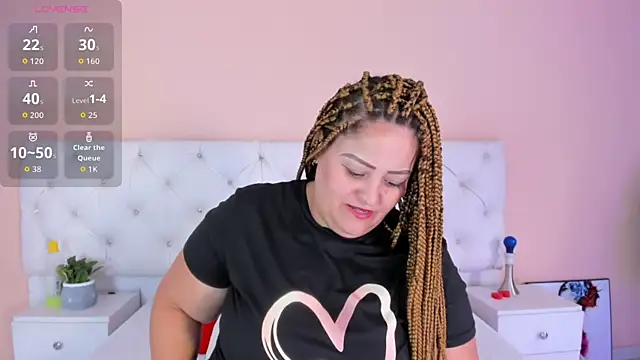 Snapshot of katte_landerr chatting on 10/25/25, 01:12 katte landerr online show from 10/25/25, 01:12