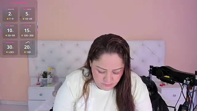 Snapshot of katte_landerr chatting on 10/10/25, 01:12 katte landerr online show from 10/10/25, 01:12